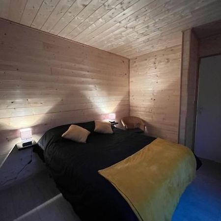 Chalet contemporain dans son écrin de verdure Montauban Exterior foto